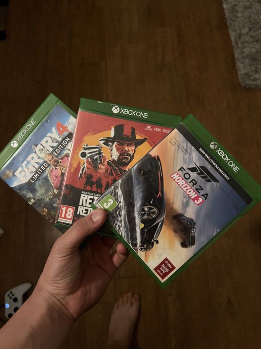 Xbox One S 2Tb - 4 Jocuri  - În Stare Nouă, Făra Probleme