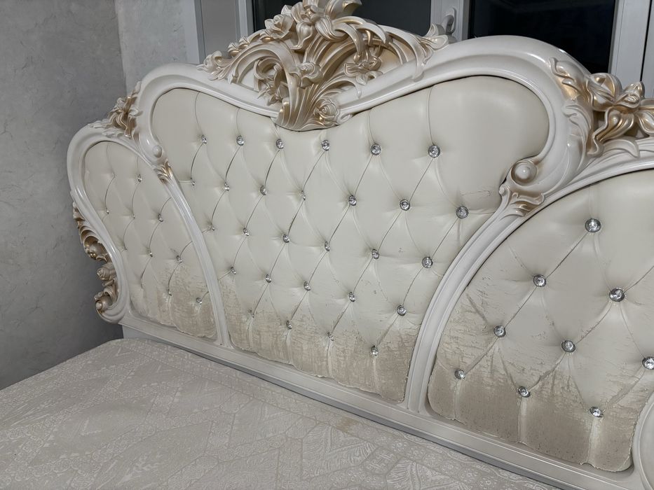 Продам спальный гарнитур