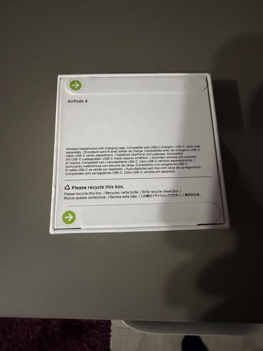 Vand AirPods 4 NOU
