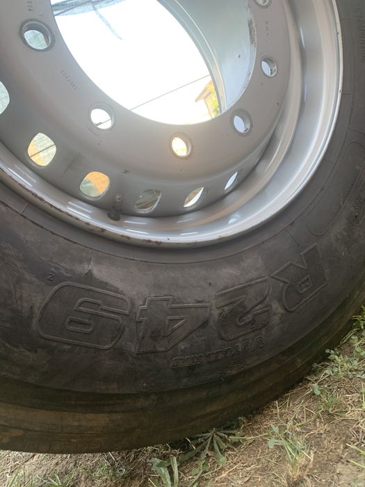 Cauciucuri semiremorca si unul de directie