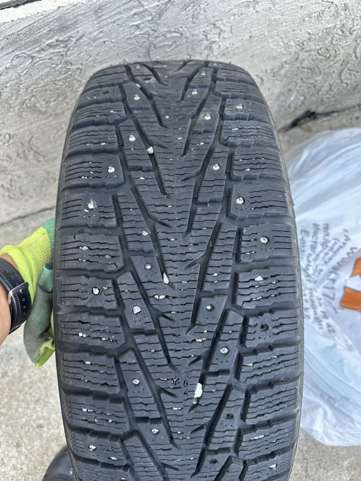 235/60R18 зимний шипованный.