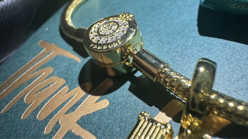 Bratara cu charm Pandora MET