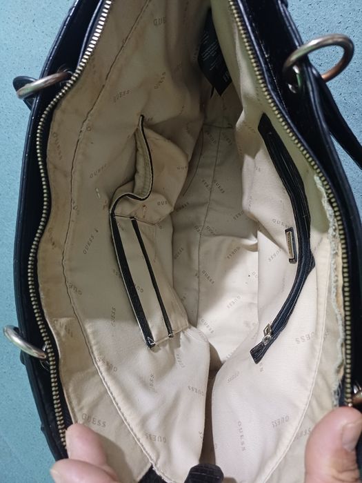 Geanta dama Guess originala. Este in stare buna