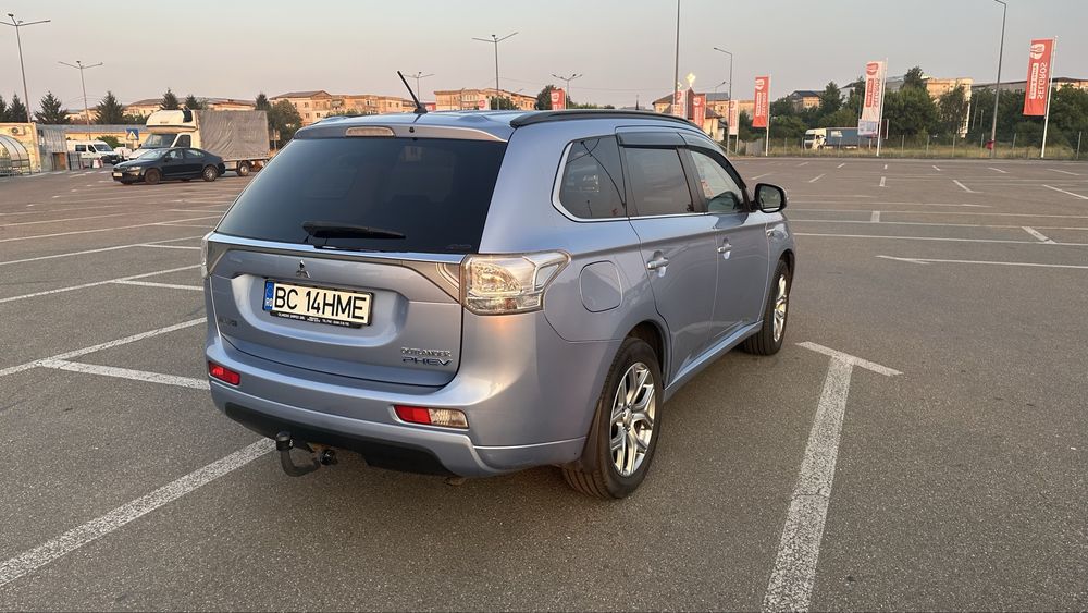 Mitsubishi Outlander PHEV 4x4 | Proprietar | Fiabilitate Japoneză | Fără incidente