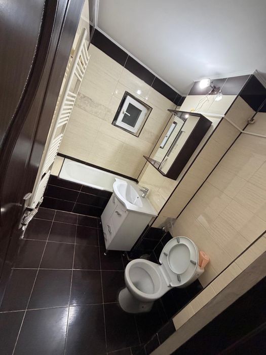 Apartament 3 camere , 2 bai  de inchiriat