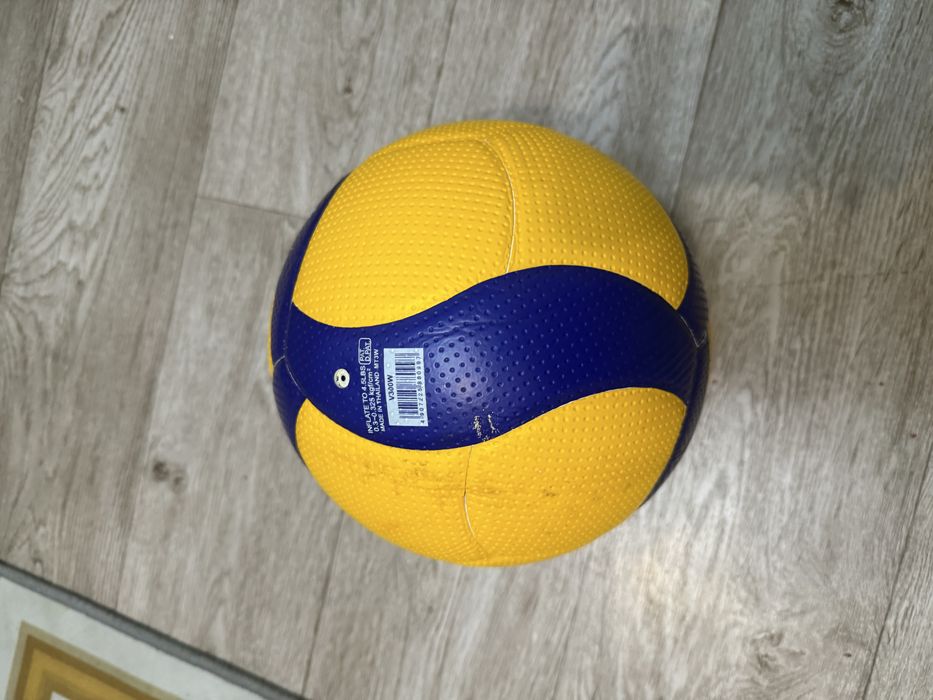 Mikasa V300W болиболни мяч  оригинал