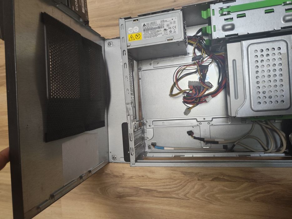 Carcasa SFX cu sursa de 300w și dw