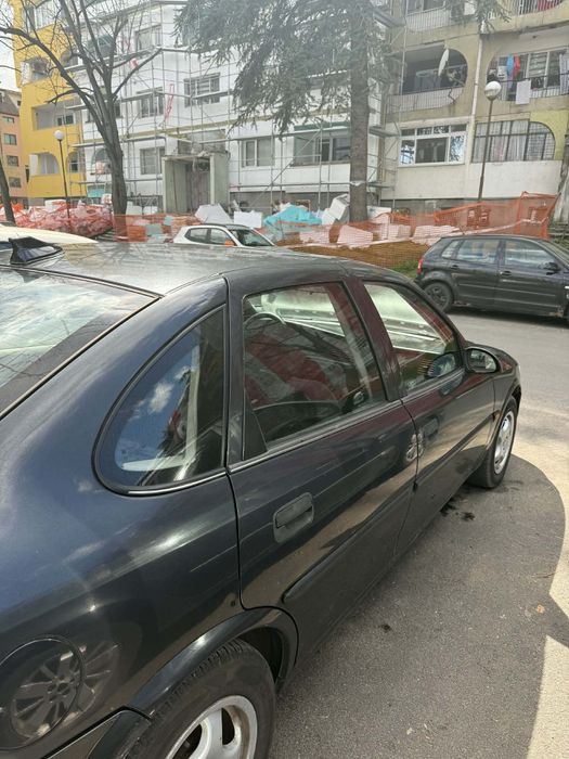 Продавам Опел Вектра Б 1996г.