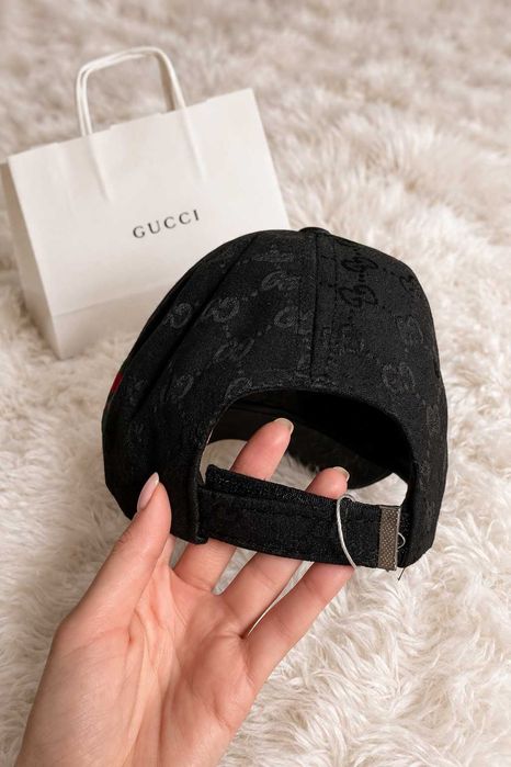 черна лятна унисекс шапка с козирка гучи gucci и хартиена чанта