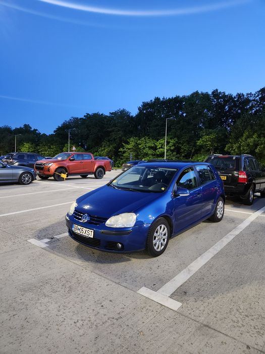 Golf 5 1.6 bezina în stare excelenta