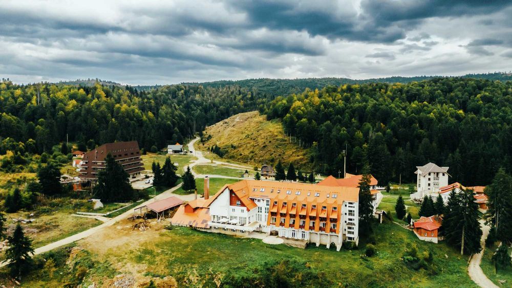 Foto-video aerian cu dronă profesională pentru afacerea ta