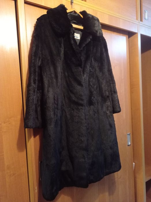 Продам женскую шубу