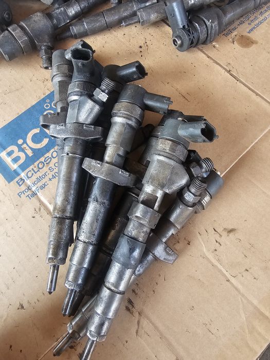 Injector Injectoare renault master 2.5 dci cod 0445110084