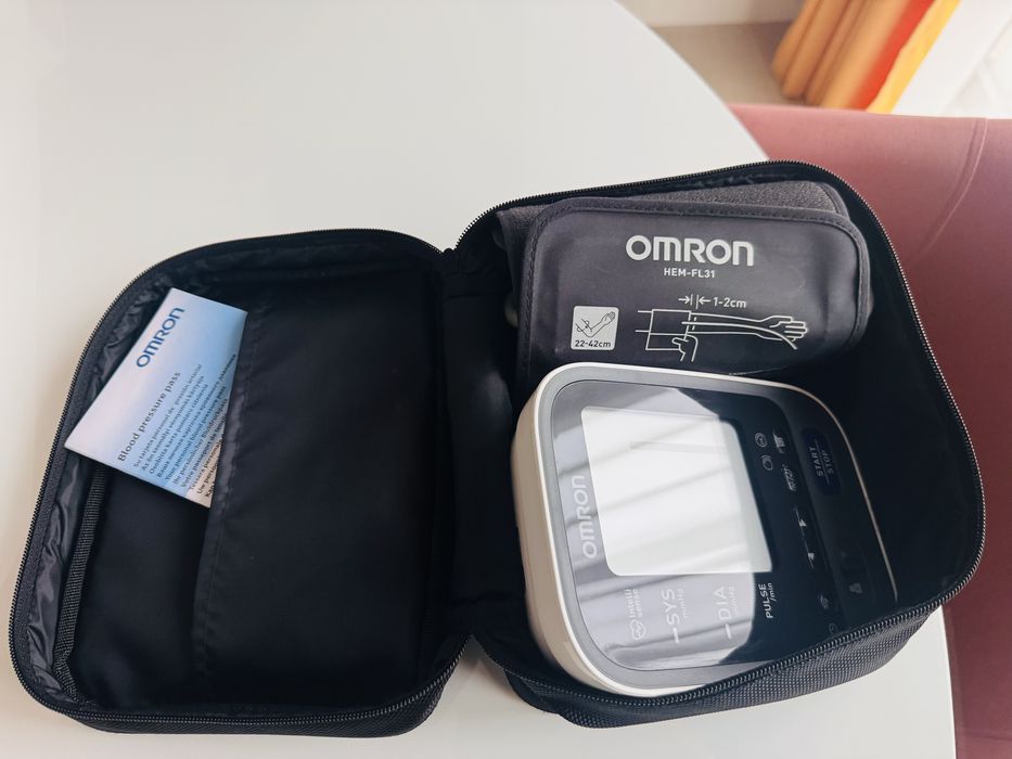 Tensiometru Omron M7 bluetooth
