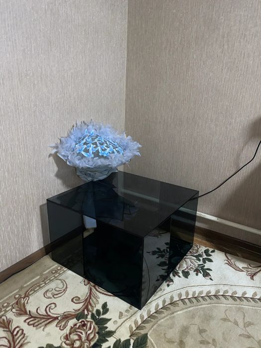 Журнальный стеклянный стол