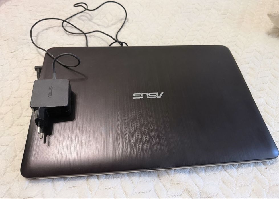 Vand laptop ASUS Intel Celeron N3350 1.10 GHz 4GB Windows 10 Home 64-bit in stare buna