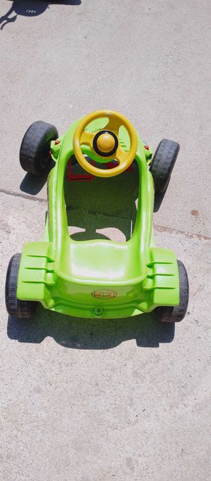 Детска кола с педали