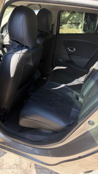 Срочно продаю машину Renault magane 2013 г