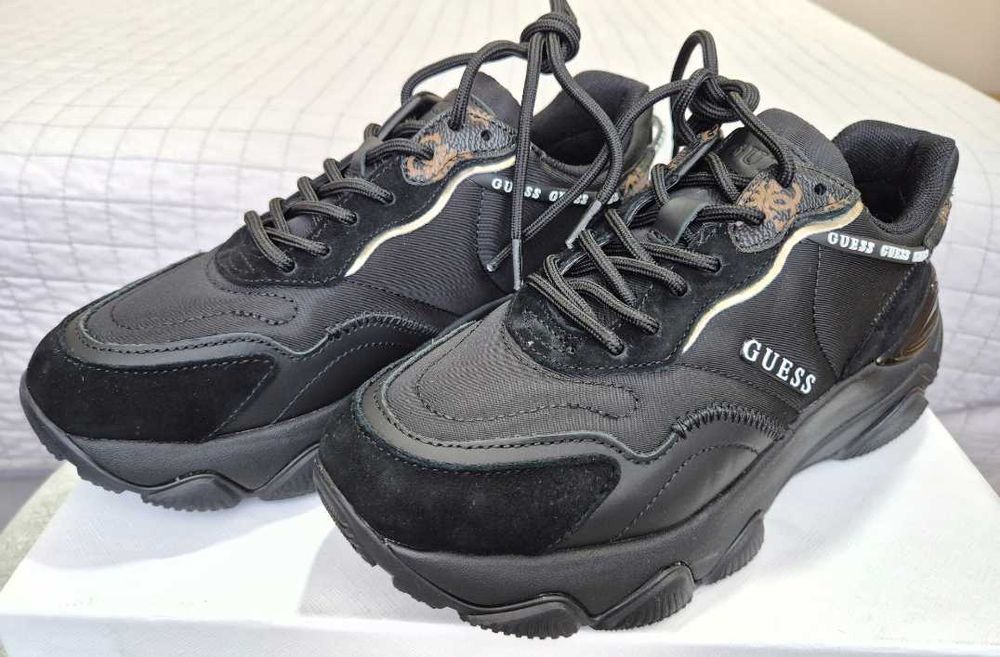 Сникърси Guess Micola