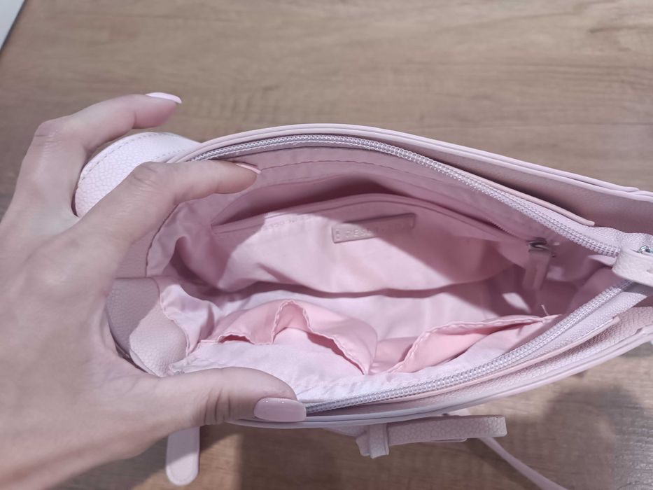 Малка розова чантичка