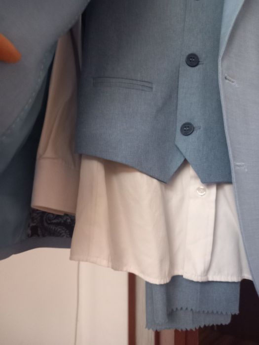 Vând costum copiii 6.7 ani