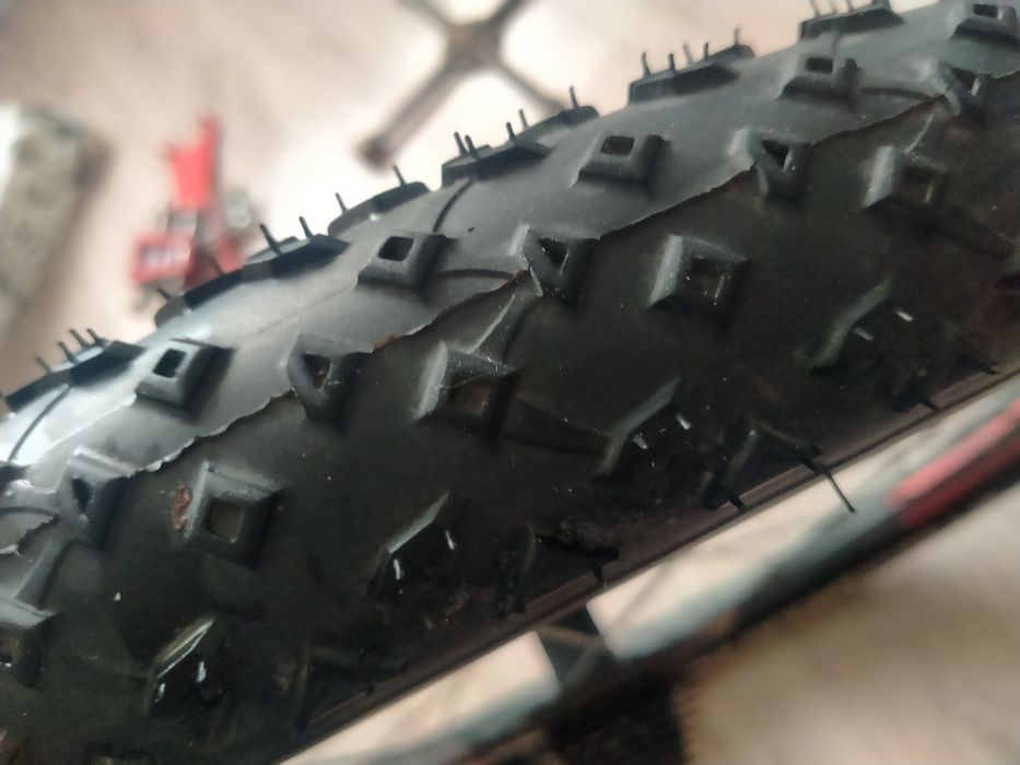 Продам покрышки на велосипед MICHELIN (Мишлен)