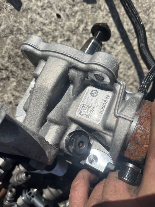 Помпа/дюзи/рейл бмв ф10 ф11 530д 258 конски сили bmw f10 f11 530d 258