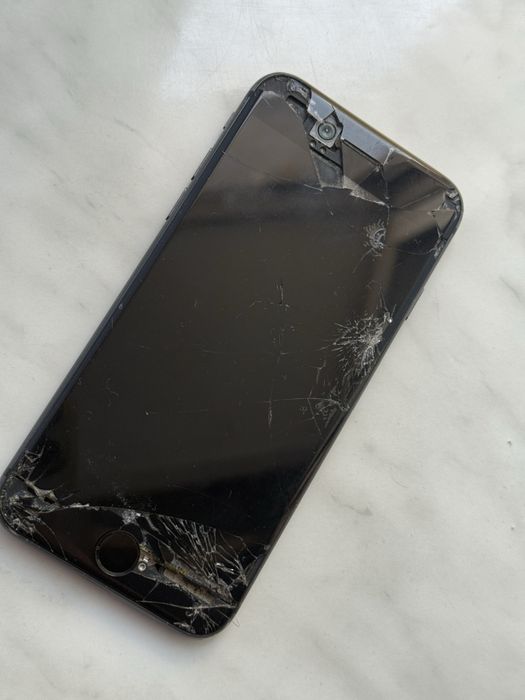 Смартфон iPhone 8/ 64gb
