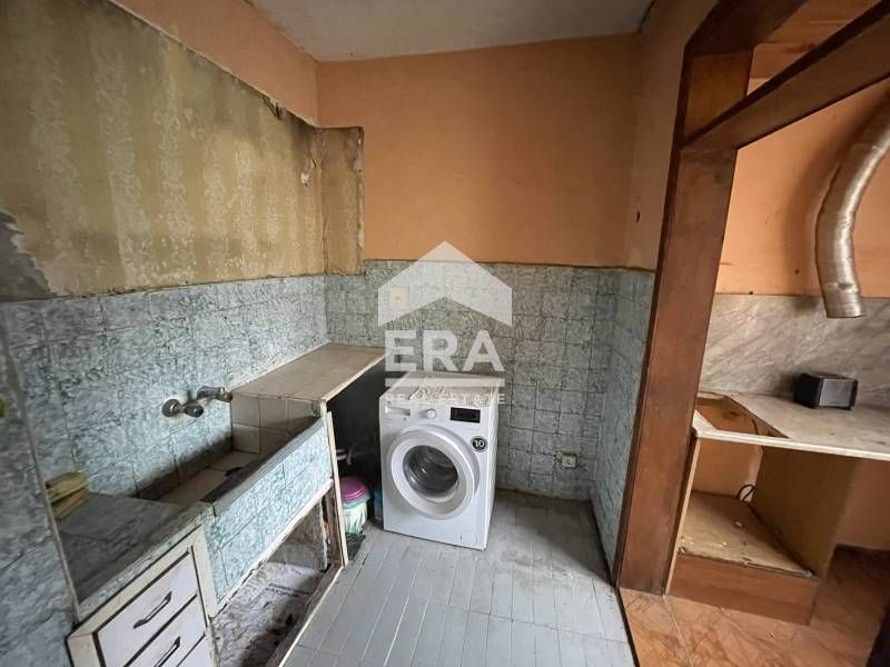 Тристаен панелен апартамент за продажба, с източно изложение, в кв. Мл