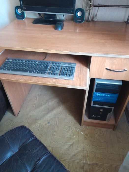 Стол для компьютера