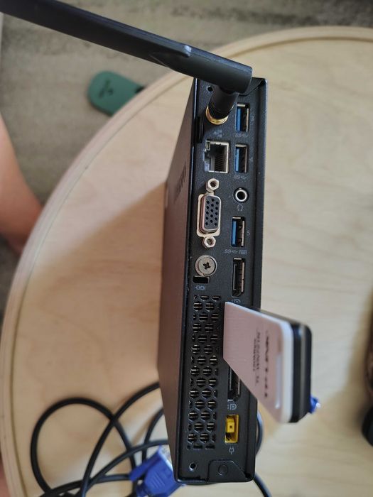 Lenovo ThinkCentre M700 Tiny / Intel Core i3 / 4GB RAM / 500GB HDD