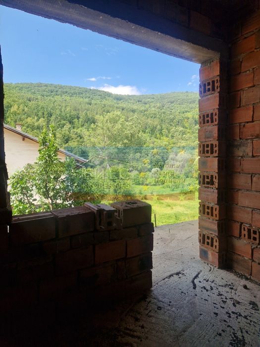 Масивна къща в село Чепино