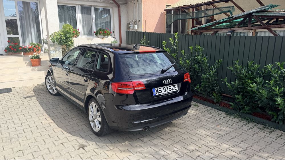 Audi A3 negru  capacitate 2000  disel