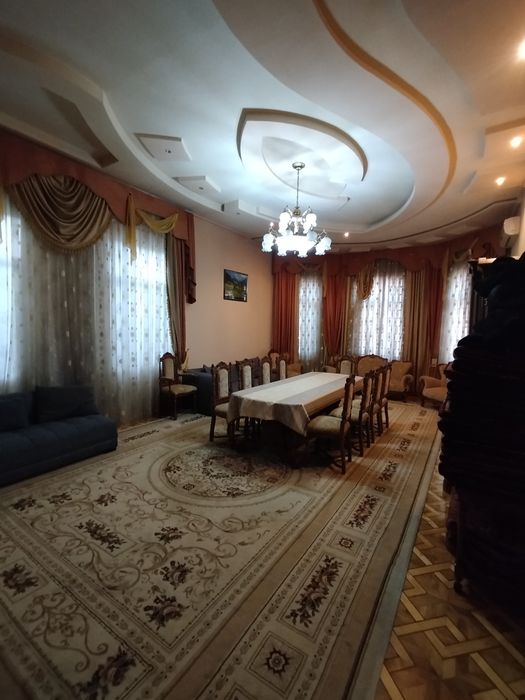 Дача в городе вдоль речки
