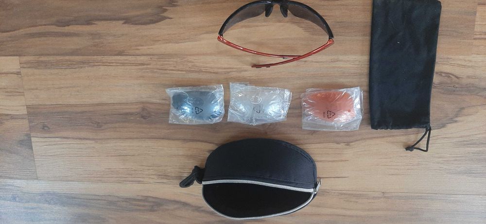 Ochelari sport cu 4 seturi de lentile interschimbabile-5 lei transp