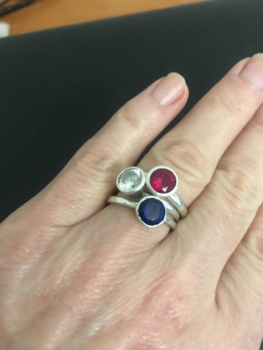 Продавам 7 сребърни пръстена с цирконий