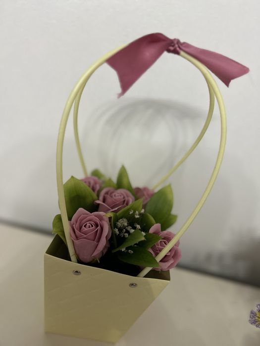 Aranjamente flori realizate manual