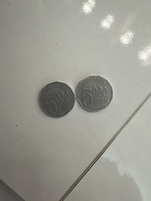 Doua monezi 5.000 lei