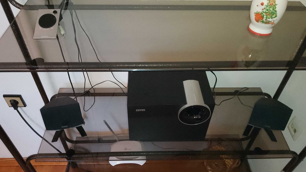 Субуфер с колони,никакви забележки.