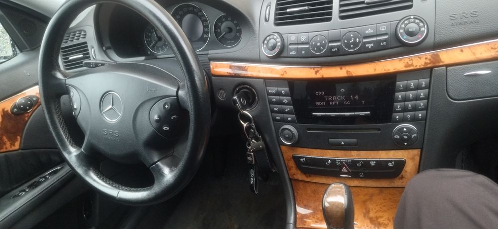 Мерцедес Е200 Компресор Фабричен Метан.Отличен