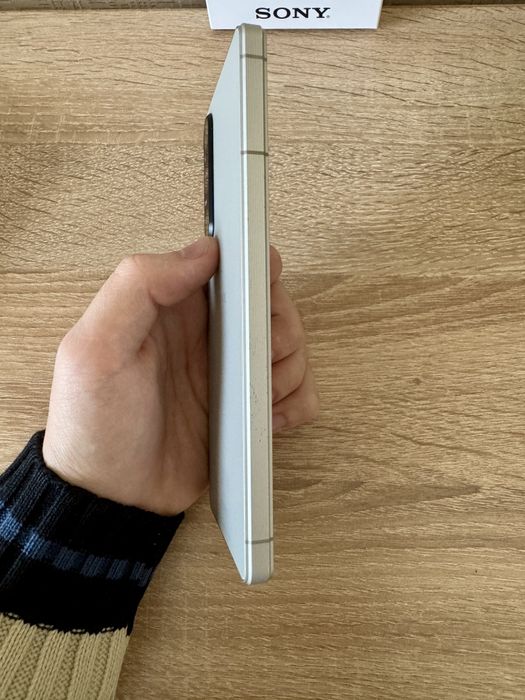 SONY Xperia 1 V, Зарядно, 2 калъфа и протектори