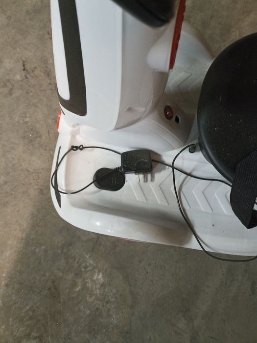 Машинка детская на пульте