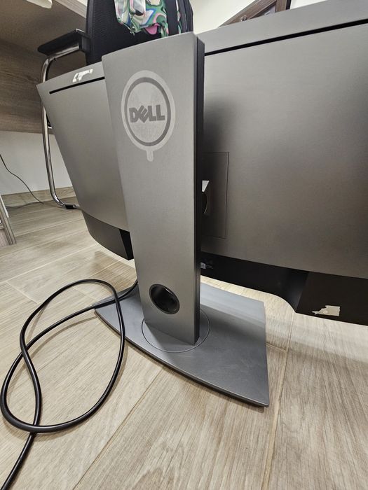 Monitor curbat Dell