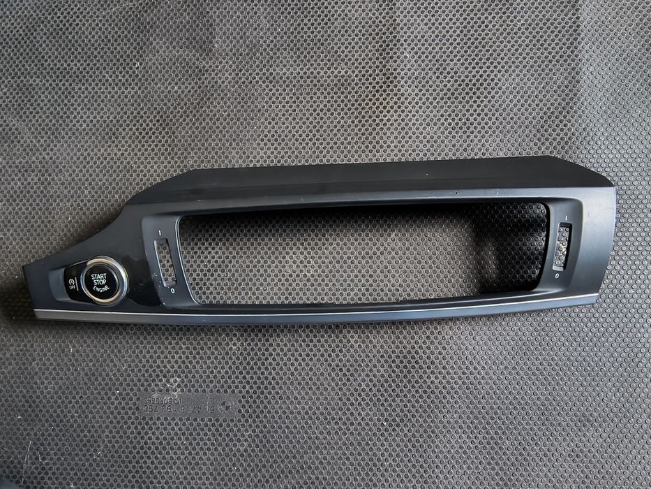 Grila aerisire centrala Bmw X3 F25/X4 F26 
cod 9184742
