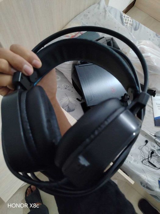 Moradi V10 Quloqchini sotiladi.