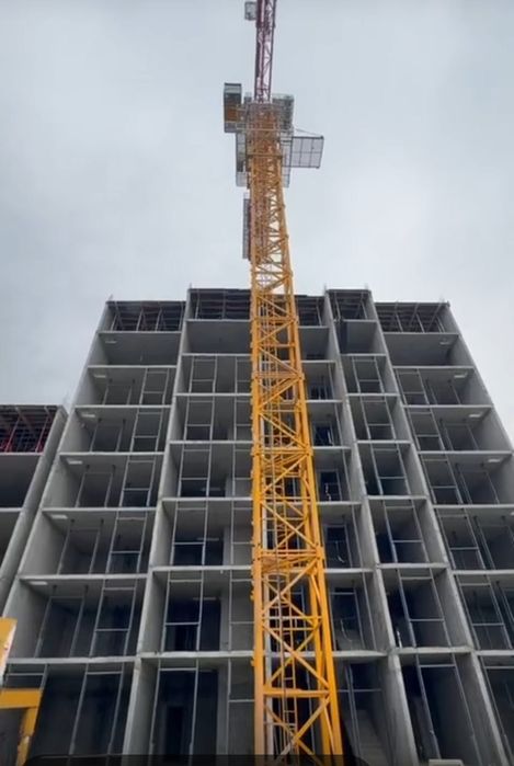 Продаётся магазины  в центре города Фергане. Две нежылые помещения ряд