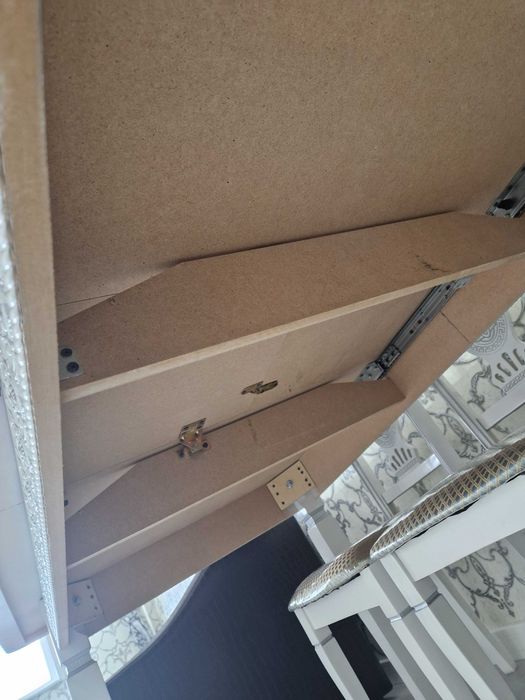 Стол продаю! состояние новая