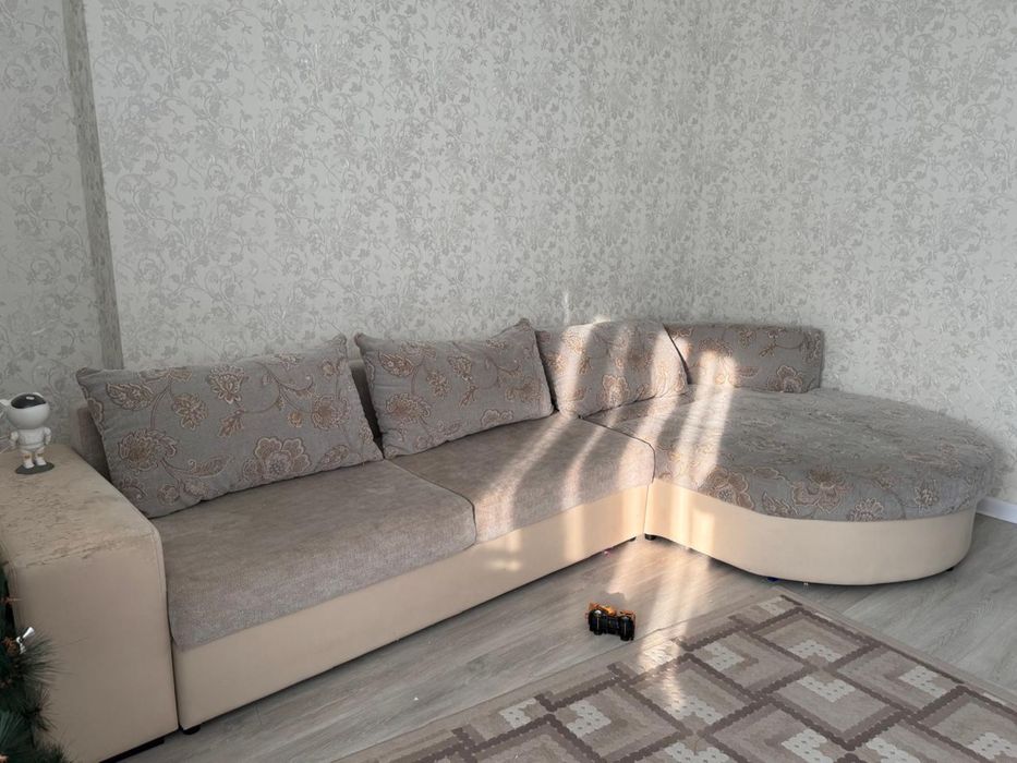 Диван большой, импортный