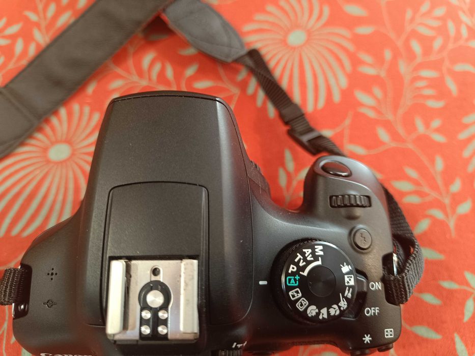 Тяло на Canon EOS 1300D+чанта