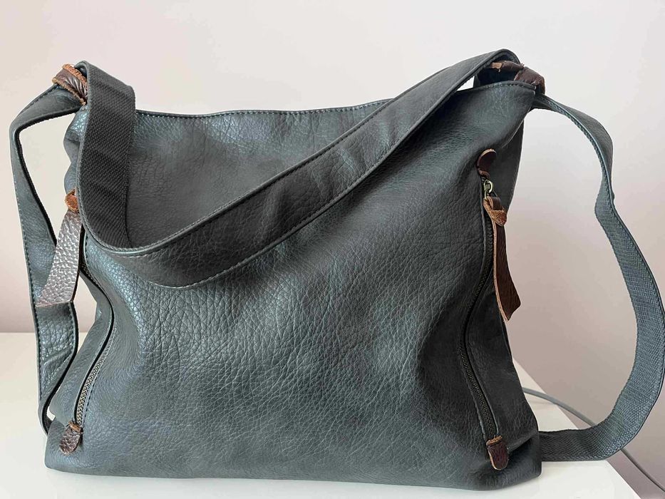 Дамска сива чанта с кафеви кожени елементи